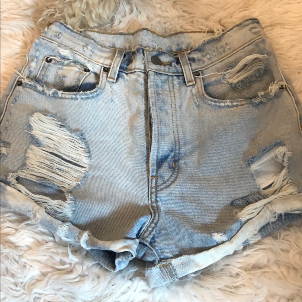 Carmar light wash jean shorts size 26